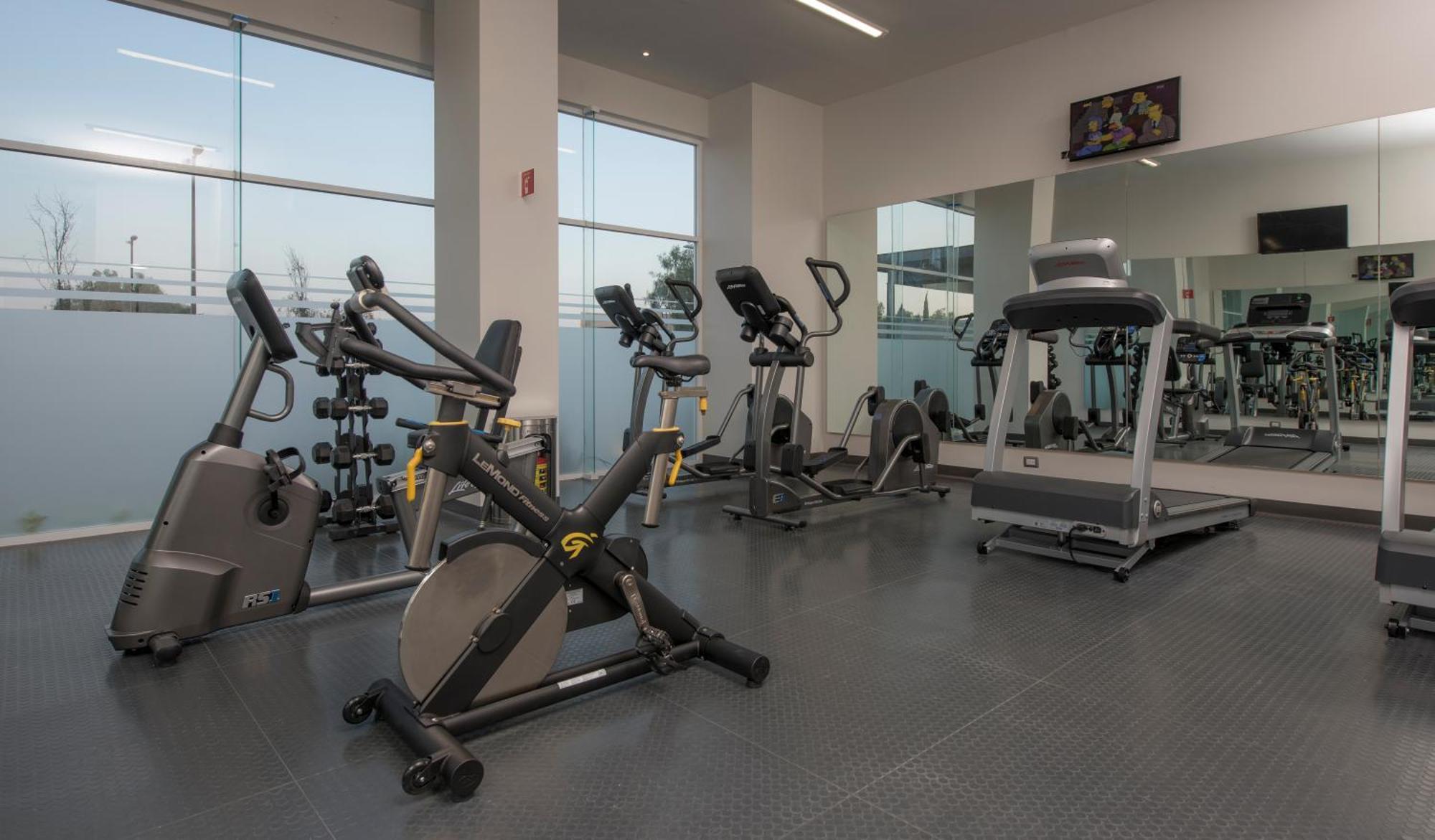 Microtel Inn & Suites By Wyndham Irapuato Esterno foto