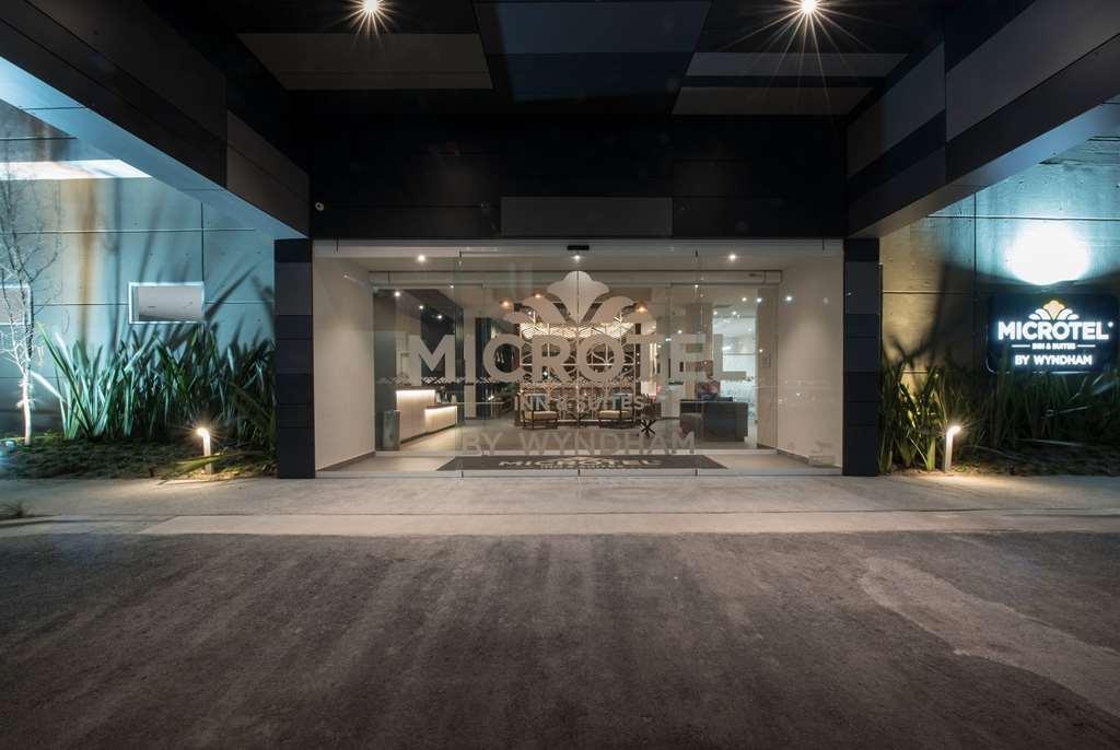 Microtel Inn & Suites By Wyndham Irapuato Esterno foto