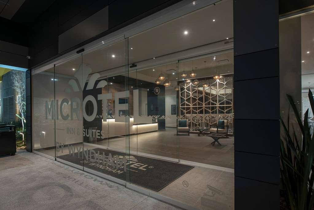 Microtel Inn & Suites By Wyndham Irapuato Esterno foto