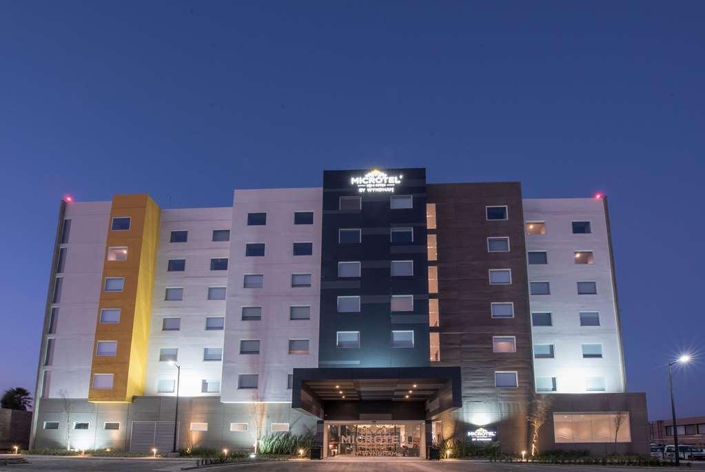 Microtel Inn & Suites By Wyndham Irapuato Esterno foto