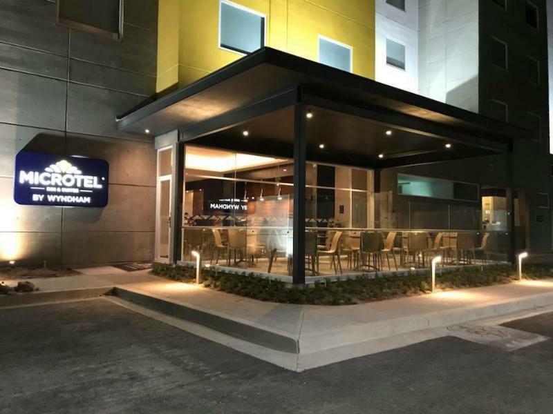 Microtel Inn & Suites By Wyndham Irapuato Esterno foto