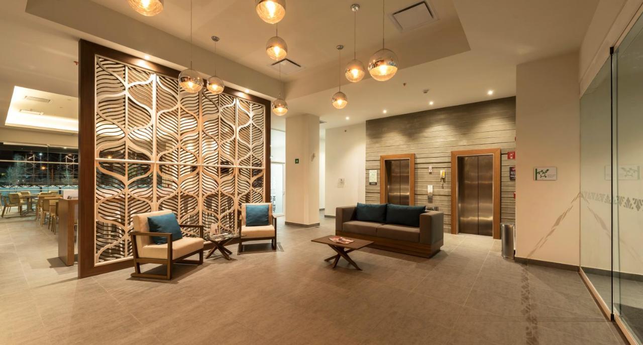 Microtel Inn & Suites By Wyndham Irapuato Esterno foto