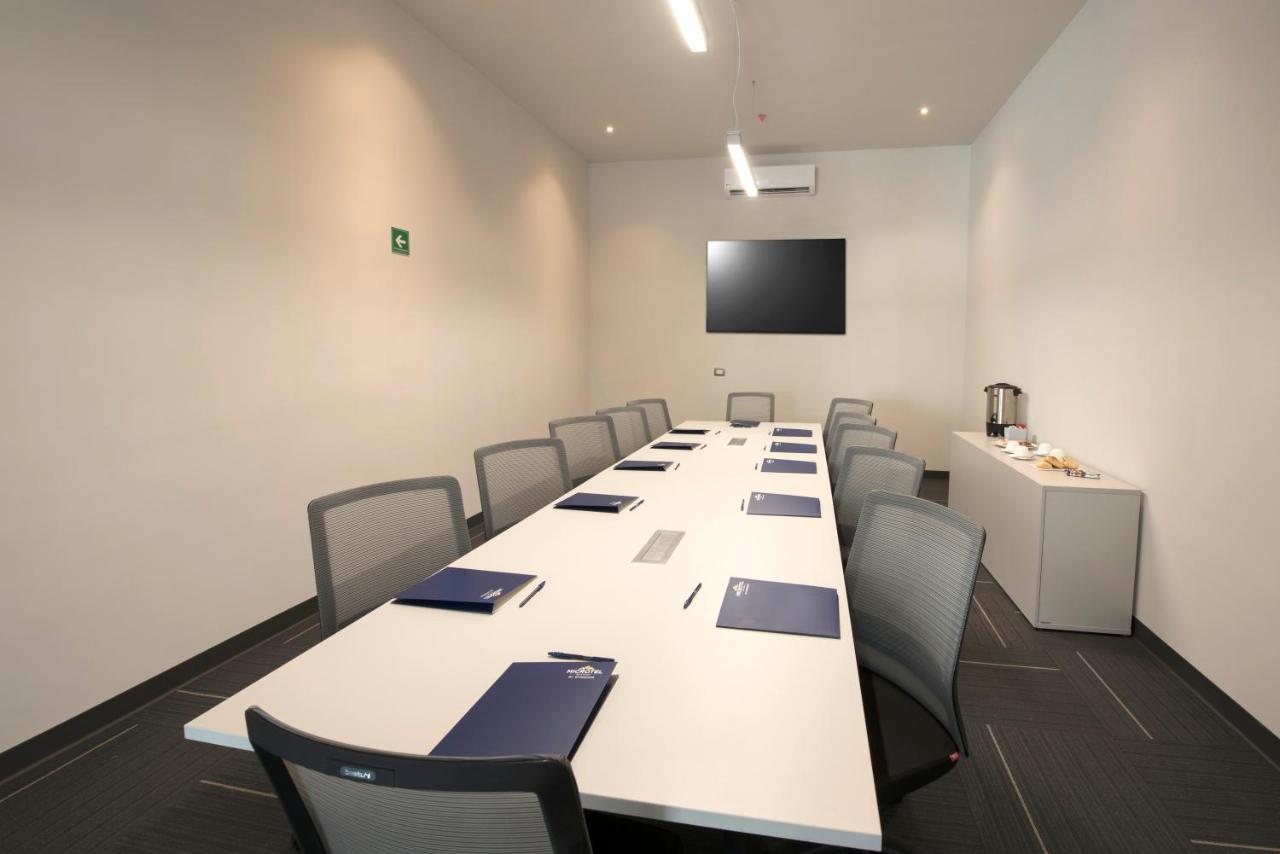 Microtel Inn & Suites By Wyndham Irapuato Esterno foto